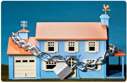 Deixe a sua casa em segurança quando for viajar | Helcai Seguros